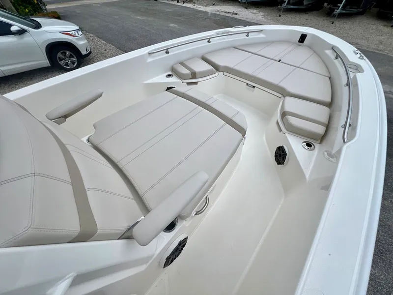 Slide: The Image of Boston whaler 25DNT 2026 - 28