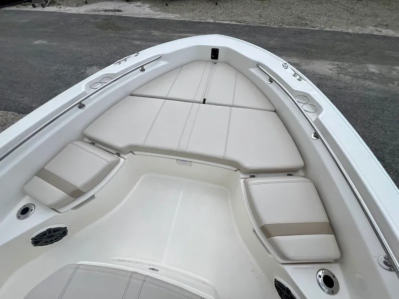 Slide: The Image of Boston whaler 25DNT 2026 - 31