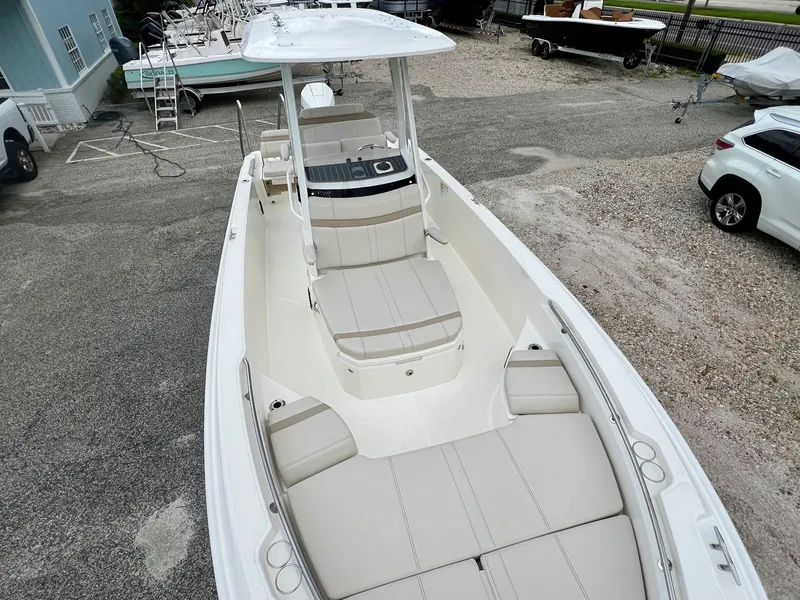 Slide: The Image of Boston whaler 25DNT 2026 - 36