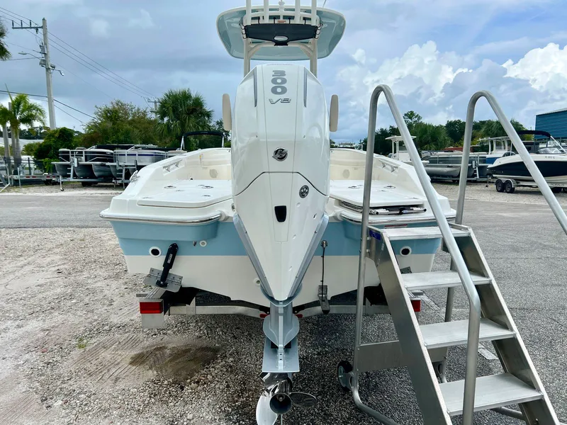 Slide: The Image of Boston whaler 25DNT 2026 - 6