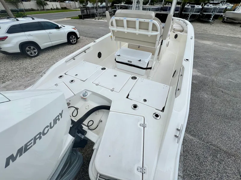 Slide: The Image of Boston whaler 25DNT 2026 - 8
