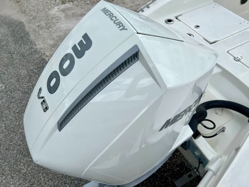 Slide: The Image of Boston whaler 25DNT 2026 - 9