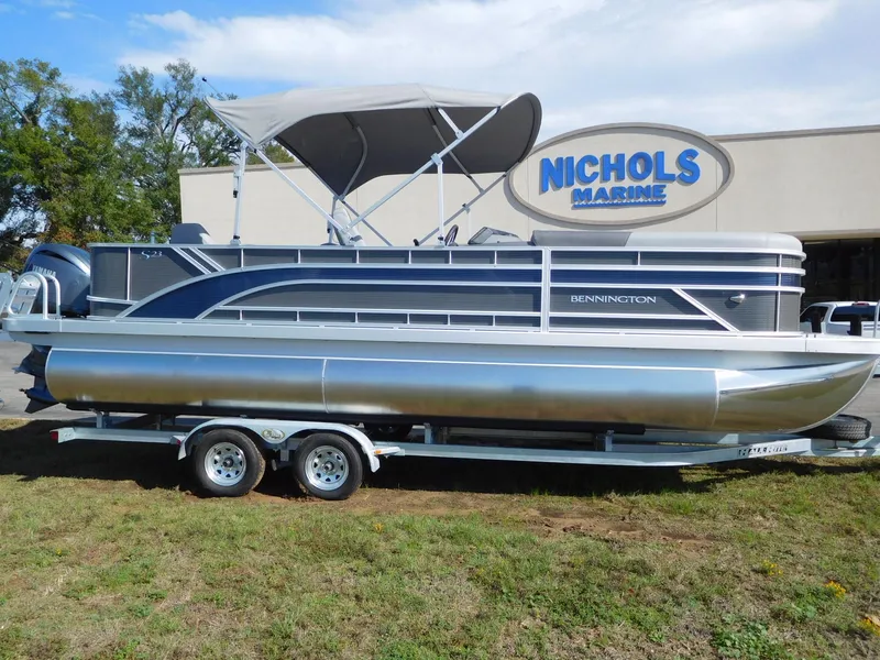 Slide: The Image of Bennington 23 SS 2025 - 0