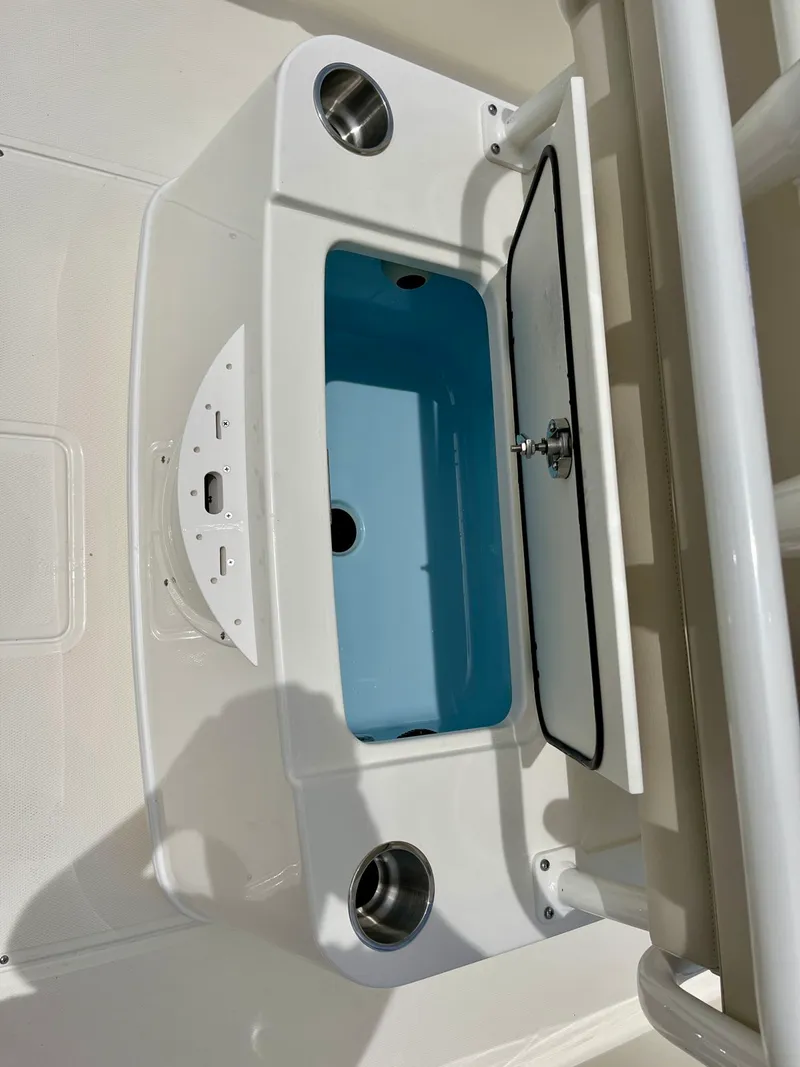 Slide: The Image of Boston whaler 22DNT 2026 - 10