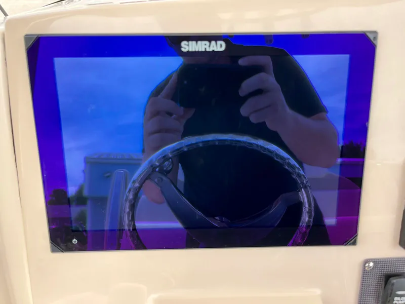 Slide: The Image of Boston whaler 22DNT 2026 - 14