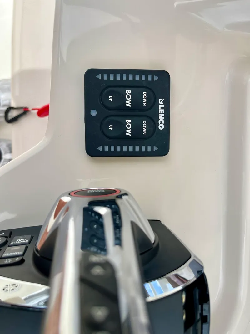 Slide: The Image of Boston whaler 22DNT 2026 - 16