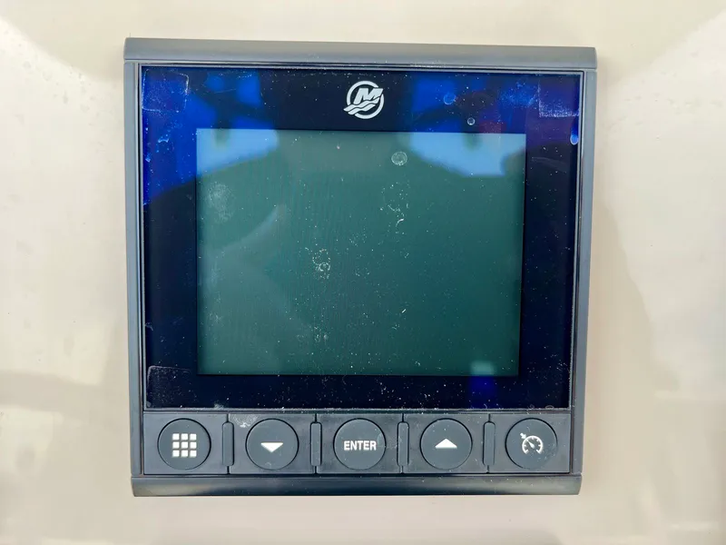 Slide: The Image of Boston whaler 22DNT 2026 - 17