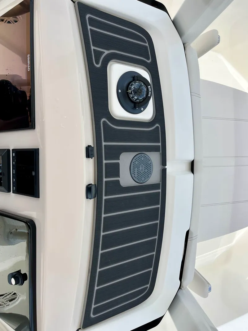 Slide: The Image of Boston whaler 22DNT 2026 - 18