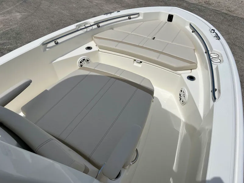 Slide: The Image of Boston whaler 22DNT 2026 - 19