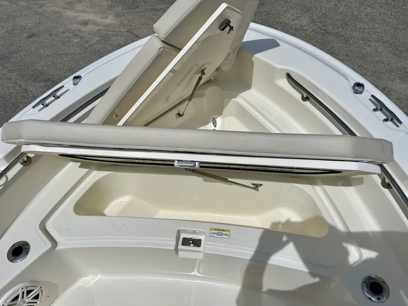 Slide: The Image of Boston whaler 22DNT 2026 - 20