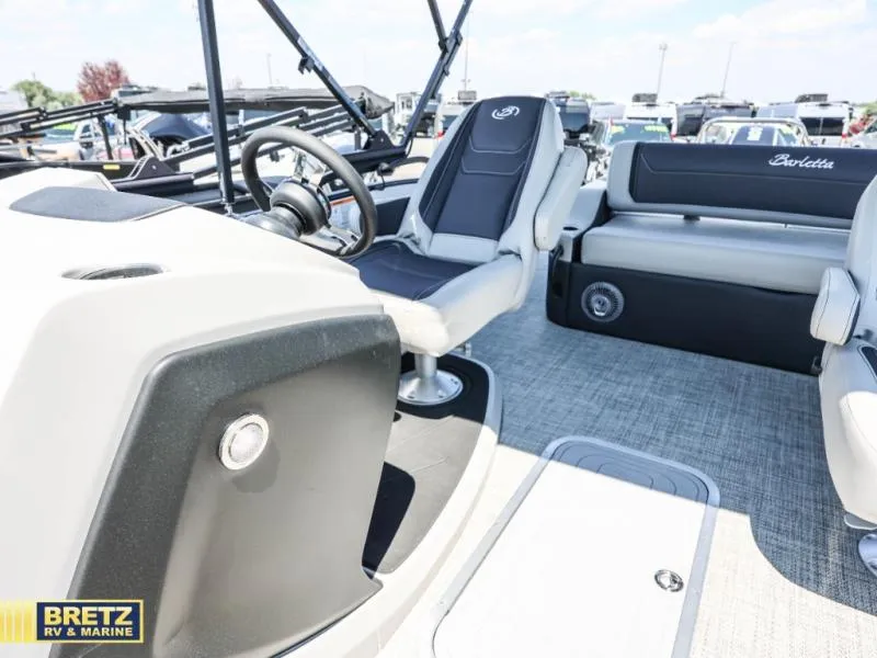 Slide: The Image of Barletta Boats C22UC 2026 - 14