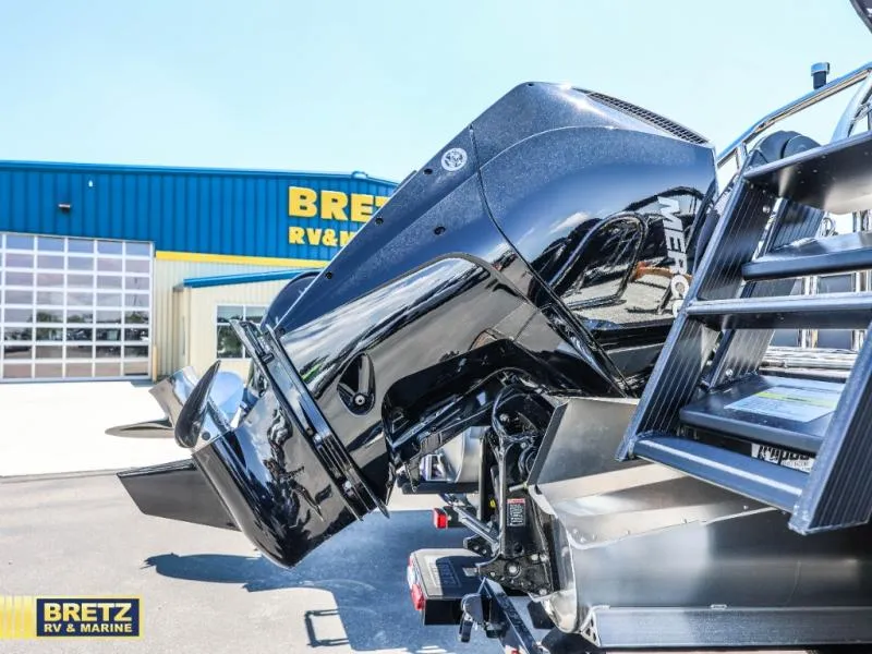 Slide: The Image of Barletta Boats C22UC 2026 - 9