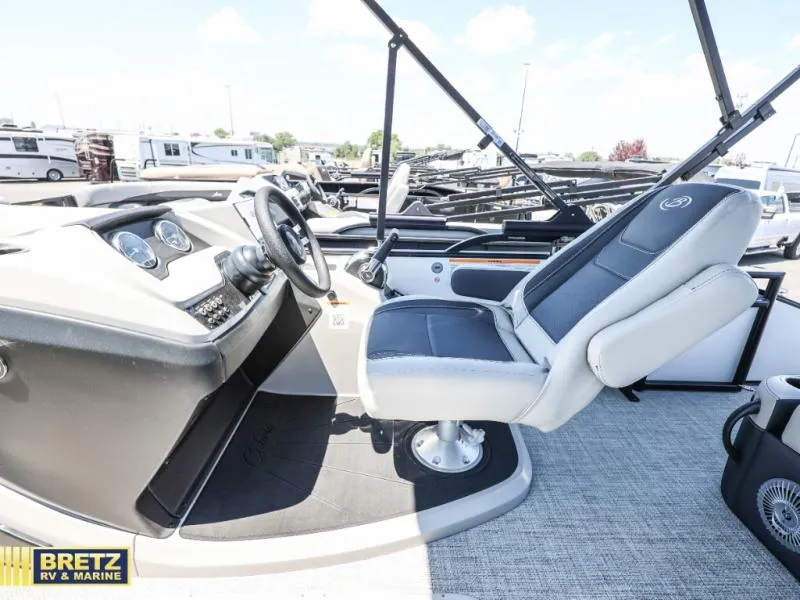 Slide: The Image of Barletta Boats C22UC 2026 - 16
