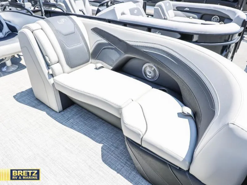 Slide: The Image of Barletta Boats C22UC 2026 - 13