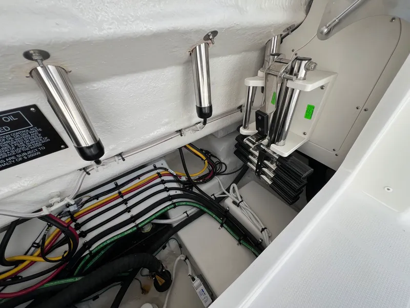 Slide: The Image of Robalo R300 2026 - 11