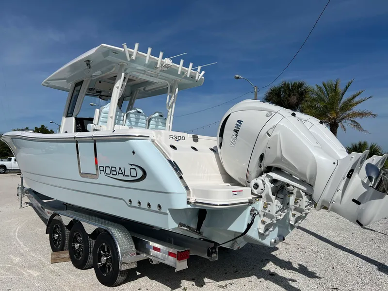 Slide: The Image of Robalo R300 2026 - 2