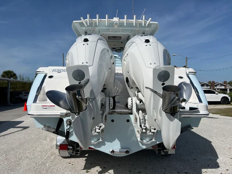 Slide: The Image of Robalo R300 2026 - 3