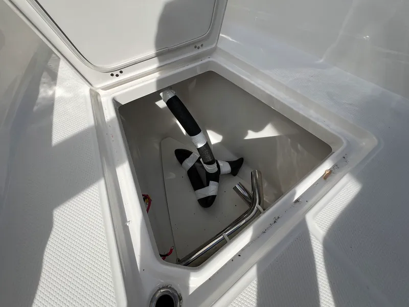 Slide: The Image of Robalo R300 2026 - 38