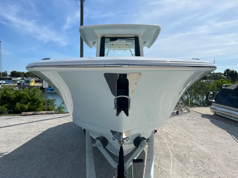 Slide: The Image of Robalo R300 2026 - 7