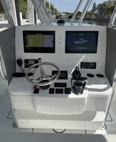 Slide: The Image of Contender 32ST 32' 2025 - 13
