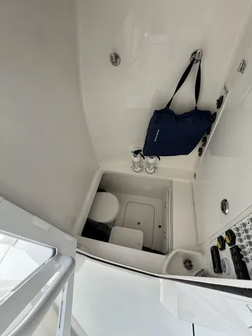 Slide: The Image of Contender 32ST 32' 2025 - 17