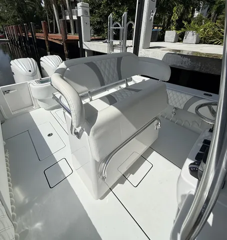 Slide: The Image of Contender 32ST 32' 2025 - 14