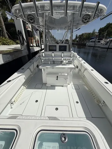 Slide: The Image of Contender 32ST 32' 2025 - 16