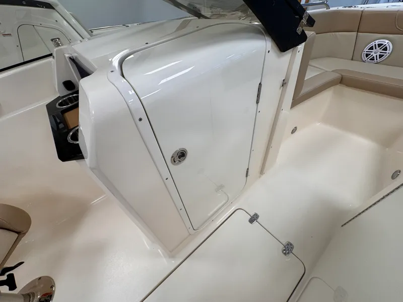 Slide: The Image of Scout 215 Dorado 2024 - 5