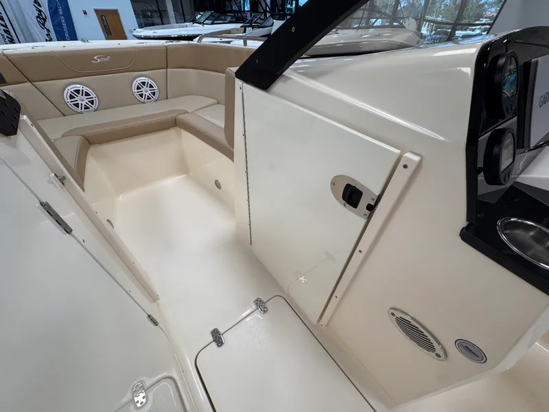 Slide: The Image of Scout 215 Dorado 2024 - 6