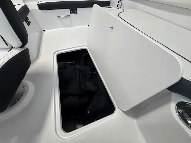 Slide: The Image of Stingray 182SC 2026 - 10