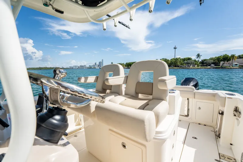 Slide: The Image of Boston Whaler 280 Outrage 2024 - 26