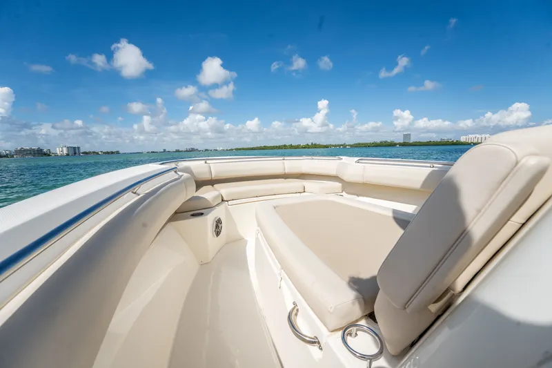 Slide: The Image of Boston Whaler 280 Outrage 2024 - 42