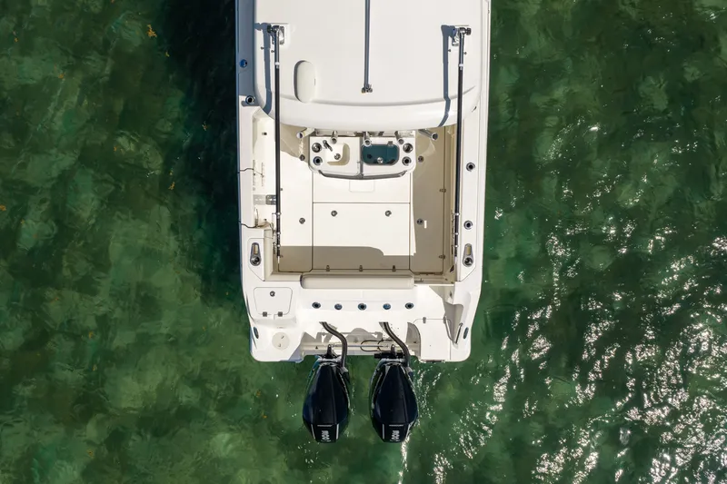 Slide: The Image of Boston Whaler 280 Outrage 2024 - 18