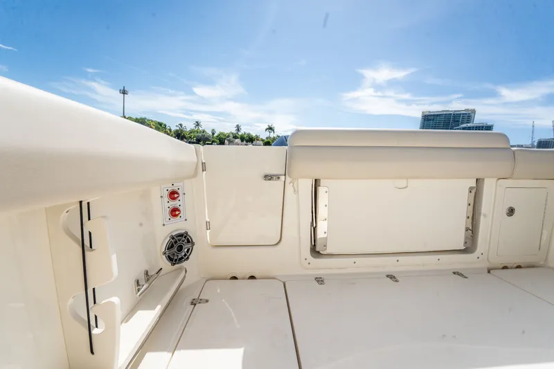 Slide: The Image of Boston Whaler 280 Outrage 2024 - 28