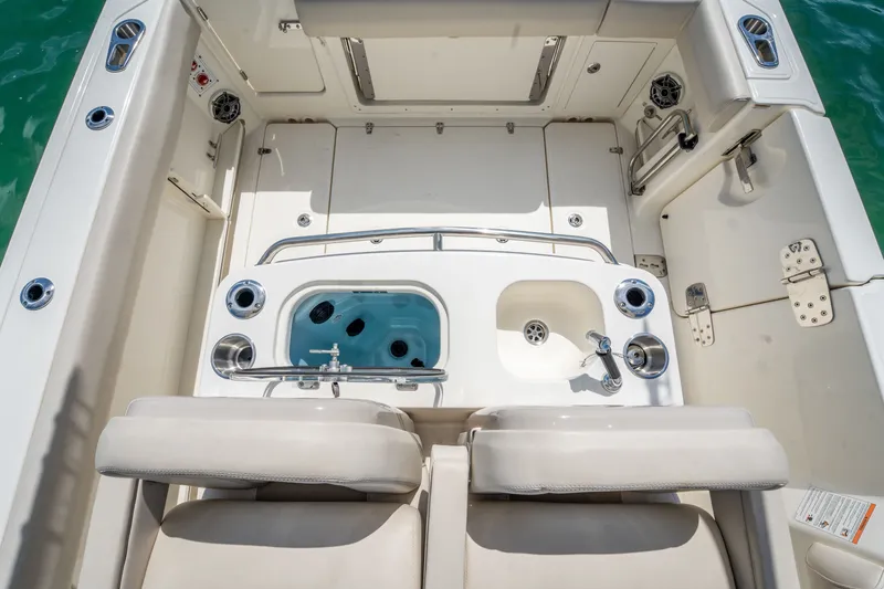Slide: The Image of Boston Whaler 280 Outrage 2024 - 37