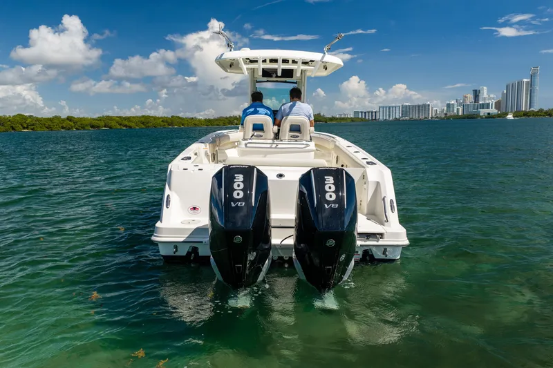 Slide: The Image of Boston Whaler 280 Outrage 2024 - 16