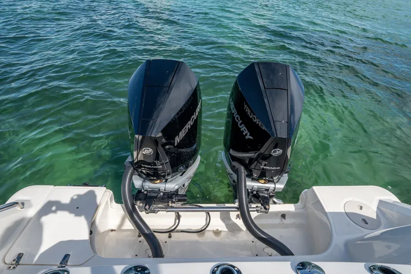 Slide: The Image of Boston Whaler 280 Outrage 2024 - 17