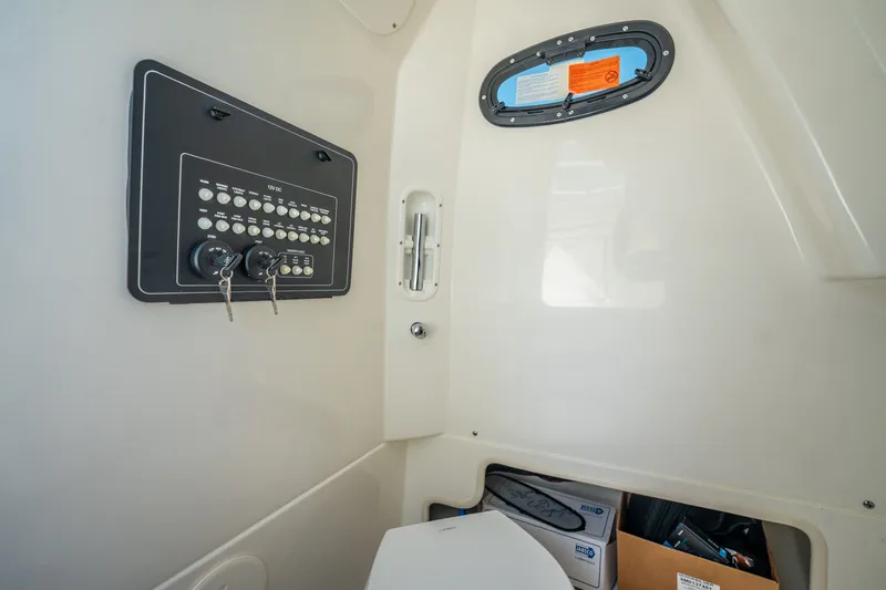 Slide: The Image of Boston Whaler 280 Outrage 2024 - 32
