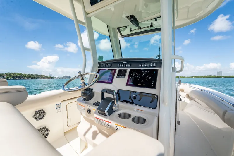 Slide: The Image of Boston Whaler 280 Outrage 2024 - 38