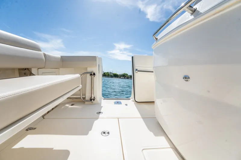 Slide: The Image of Boston Whaler 280 Outrage 2024 - 29