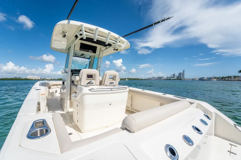 Slide: The Image of Boston Whaler 280 Outrage 2024 - 39
