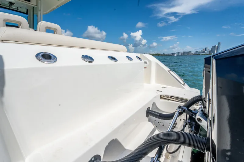 Slide: The Image of Boston Whaler 280 Outrage 2024 - 27