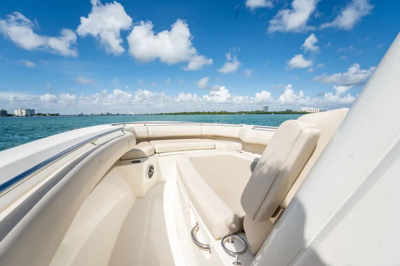 Slide: The Image of Boston Whaler 280 Outrage 2024 - 24