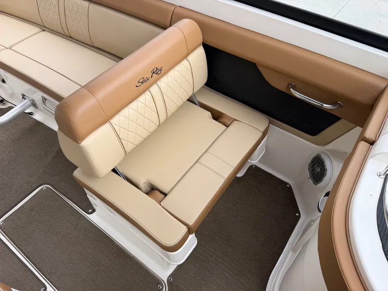 Slide: The Image of Sea Ray 270 Sundeck 2015 - 9
