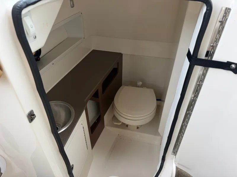 Slide: The Image of Sea Ray 270 Sundeck 2015 - 12