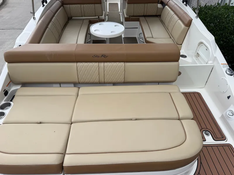 Slide: The Image of Sea Ray 270 Sundeck 2015 - 6