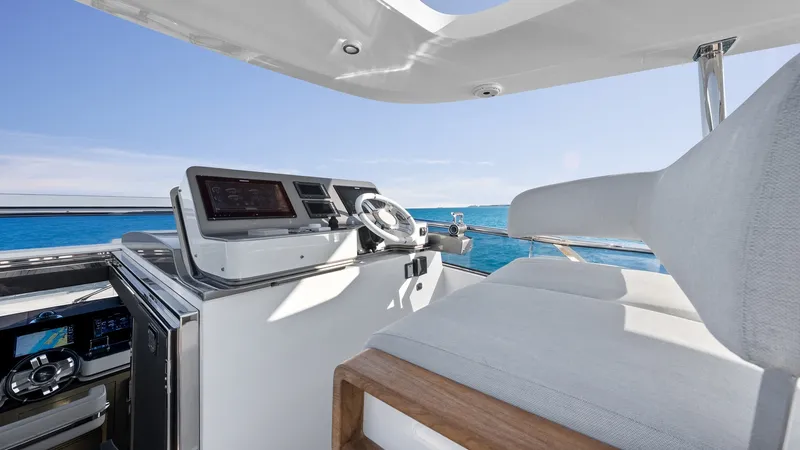 Slide: The Image of Azimut 89 2019 - 8