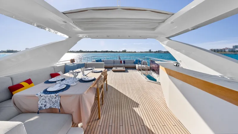 Slide: The Image of Azimut 89 2019 - 10