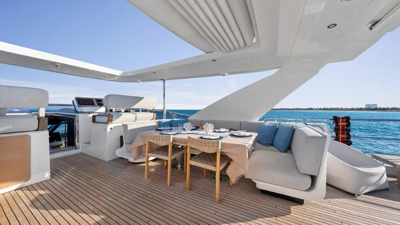 Slide: The Image of Azimut 89 2019 - 9