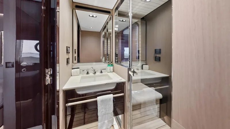 Slide: The Image of Azimut 89 2019 - 21